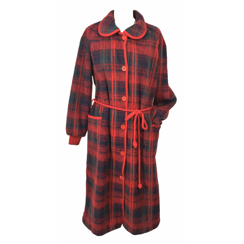 Robe de chambre laine des Pyrénées boutonnée col claudine écossais rouge