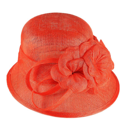Chapeau de cérémonie rouge