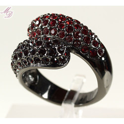 Bague grise strass rouge
